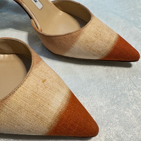 Manolo Blahnik 37 Linen Ombre Heels. Beige, orange, wooden 3” heels. - Picture 5 of 9